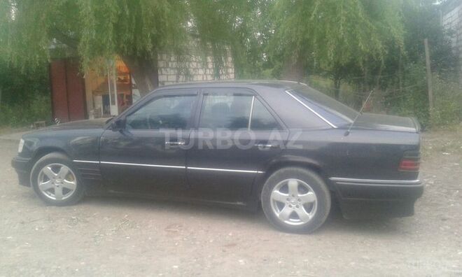 Mercedes E 220 1994, 290,000 km - 2.2 л - Ağstafa
