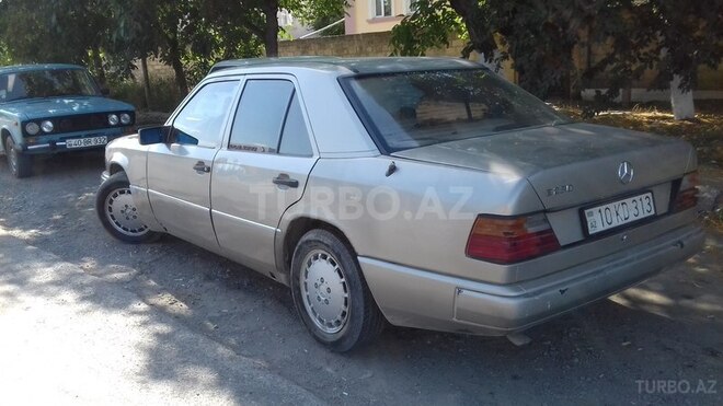 Mercedes E 230 1986, 277,000 km - 2.3 l - Quba
