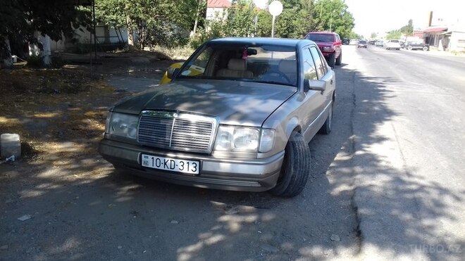Mercedes E 230 1986, 277,000 km - 2.3 l - Quba