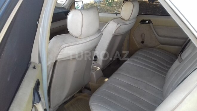 Mercedes E 230 1986, 277,000 km - 2.3 l - Quba