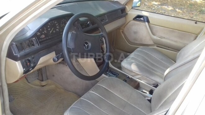 Mercedes E 230 1986, 277,000 km - 2.3 l - Quba