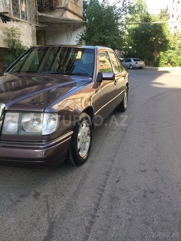 Mercedes E 260 1992, 332,009 km - 2.6 l - Bakı