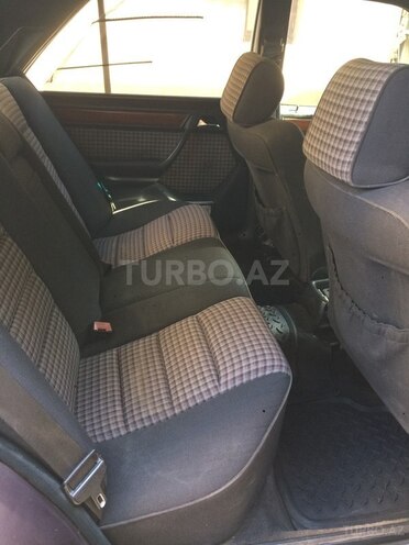 Mercedes E 260 1992, 332,009 km - 2.6 l - Bakı