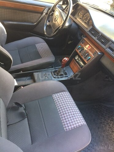 Mercedes E 260 1992, 332,009 km - 2.6 l - Bakı