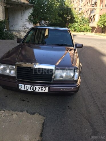 Mercedes E 260 1992, 332,009 km - 2.6 l - Bakı