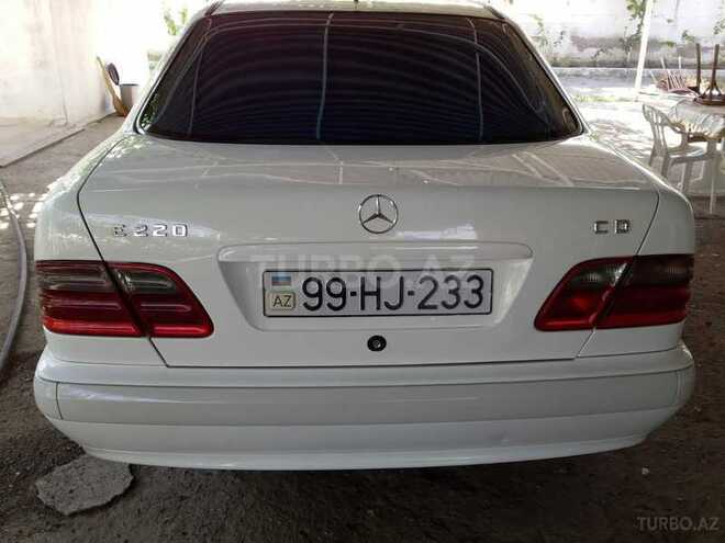 Mercedes E 220 2000, 200,000 km - 2.2 л - Şirvan