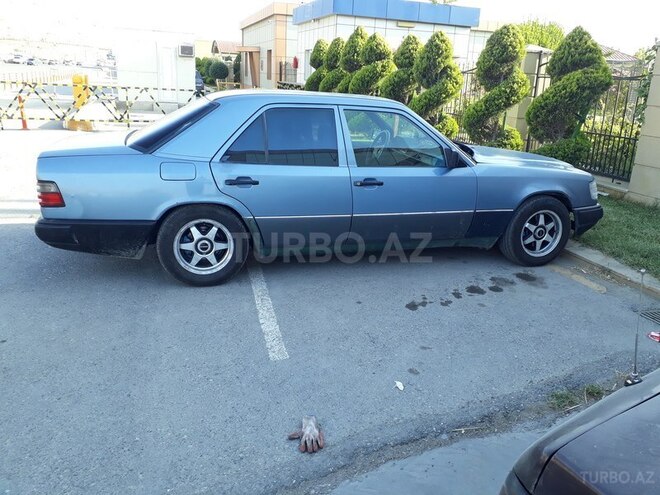 Mercedes E 260 1987, 364,000 km - 2.6 l - Bakı