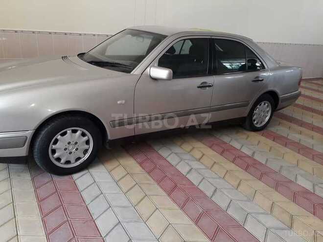Mercedes E 240 1998, 220,000 km - 2.4 л - Şəmkir