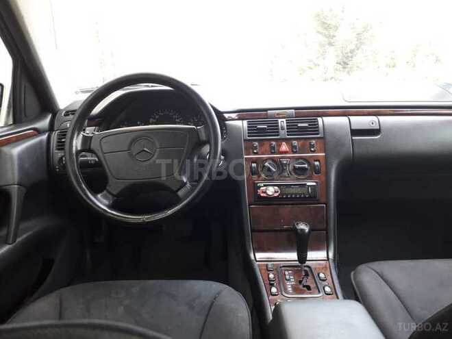 Mercedes E 240 1998, 220,000 km - 2.4 л - Şəmkir