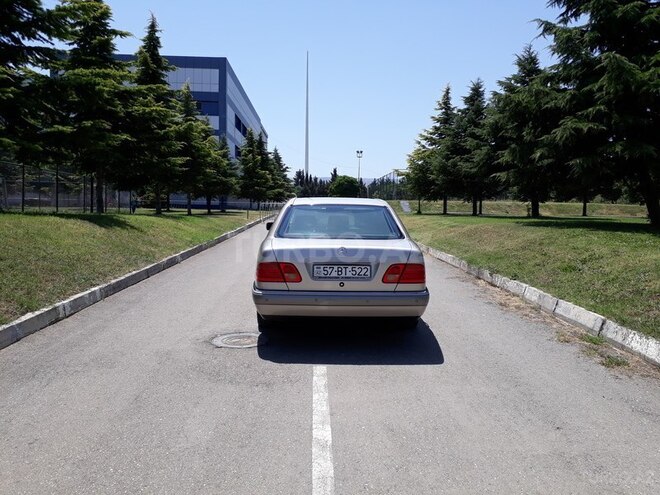 Mercedes E 240 1998, 220,000 km - 2.4 л - Şəmkir