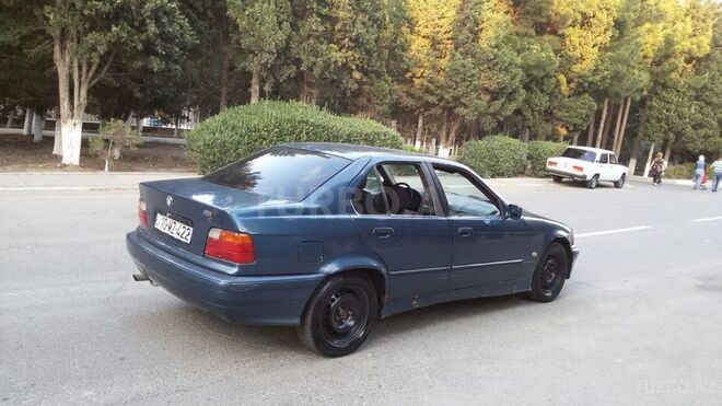 BMW 318 1995, 344,000 km - 1.8 l - Sumqayıt