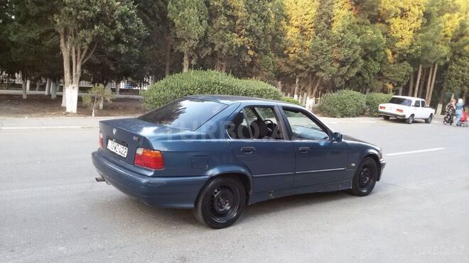 BMW 318 1995, 344,000 km - 1.8 l - Sumqayıt
