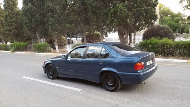 BMW 318 1995, 344,000 km - 1.8 l - Sumqayıt