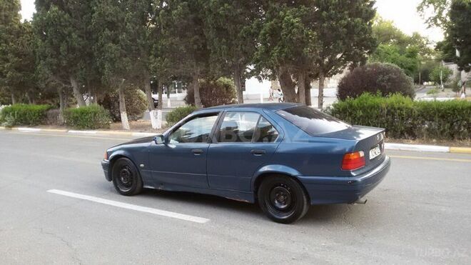 BMW 318 1995, 344,000 km - 1.8 l - Sumqayıt