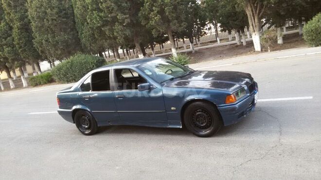 BMW 318 1995, 344,000 km - 1.8 l - Sumqayıt