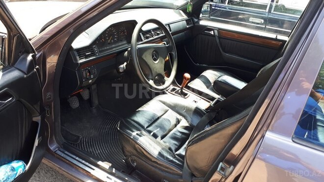 Mercedes E 230 1991, 280,000 km - 2.3 л - Qazax