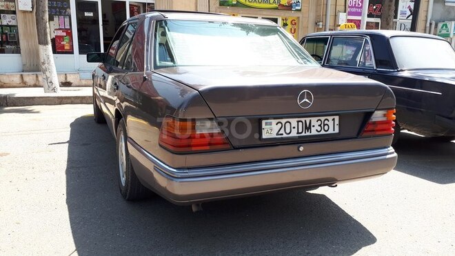 Mercedes E 230 1991, 280,000 km - 2.3 л - Qazax