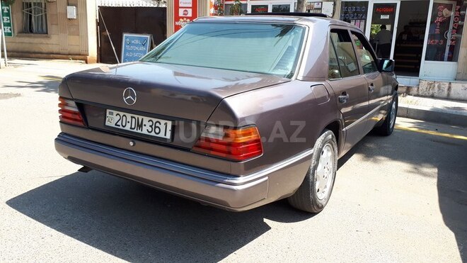 Mercedes E 230 1991, 280,000 km - 2.3 л - Qazax