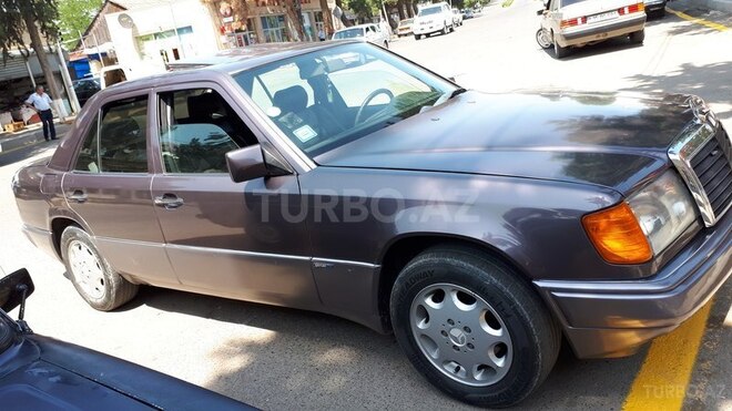 Mercedes E 230 1991, 280,000 km - 2.3 л - Qazax