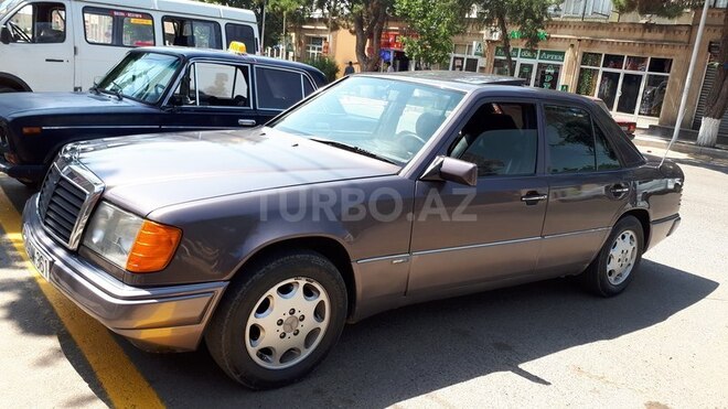 Mercedes E 230 1991, 280,000 km - 2.3 л - Qazax