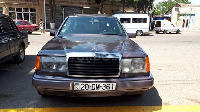 Mercedes E 230 1991, 280,000 km - 2.3 л - Qazax
