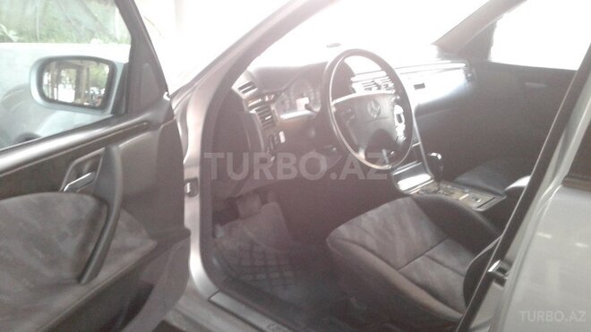 Mercedes E 220 2001, 292,000 km - 2.2 l - Bakı