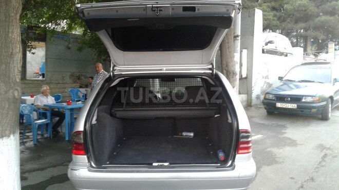 Mercedes E 220 2001, 292,000 km - 2.2 l - Bakı