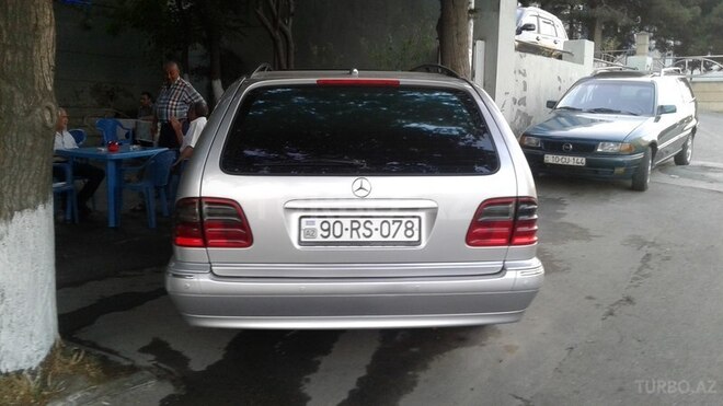 Mercedes E 220 2001, 292,000 km - 2.2 l - Bakı