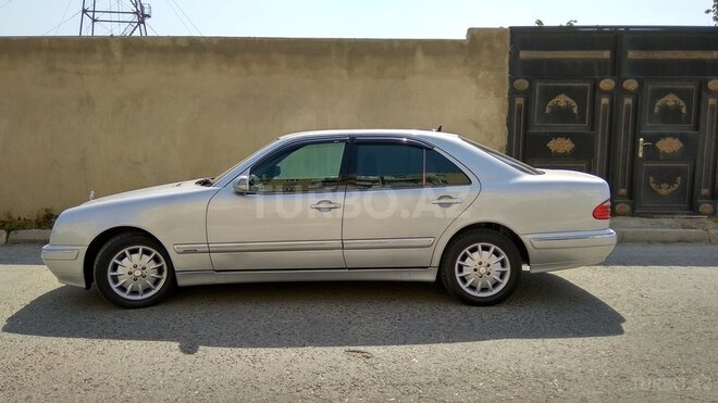 Mercedes E 220 2000, 351,000 km - 2.2 l - Bakı