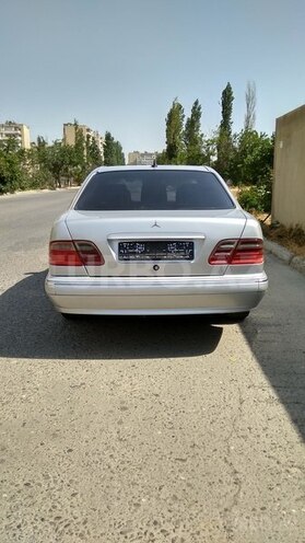Mercedes E 220 2000, 351,000 km - 2.2 l - Bakı