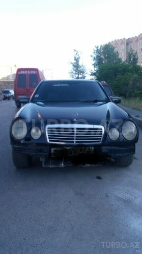Mercedes E 240 1998, 268,000 km - 2.4 l - Bakı