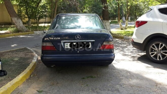 Mercedes E 220 1995, 356,000 km - 2.2 л - Bakı
