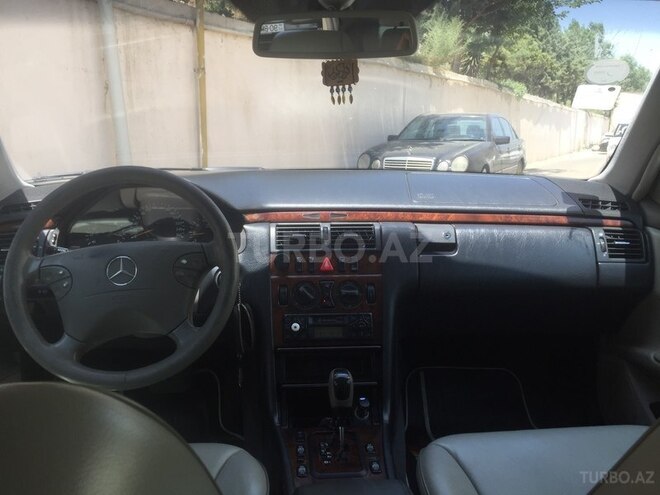 Mercedes E 240 2001, 202,000 km - 2.6 л - Bakı