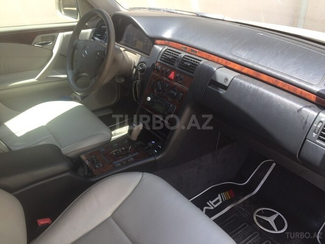 Mercedes E 240 2001, 202,000 km - 2.6 л - Bakı