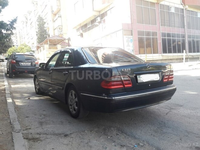 Mercedes E 220 2002, 265,600 km - 2.2 l - Bakı