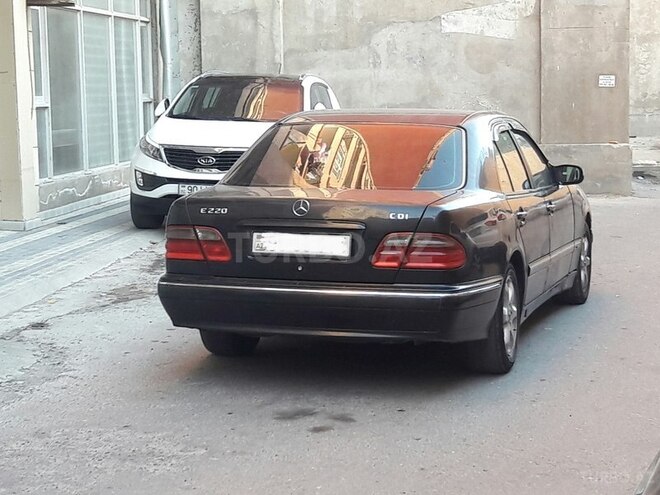 Mercedes E 220 2002, 265,600 km - 2.2 l - Bakı