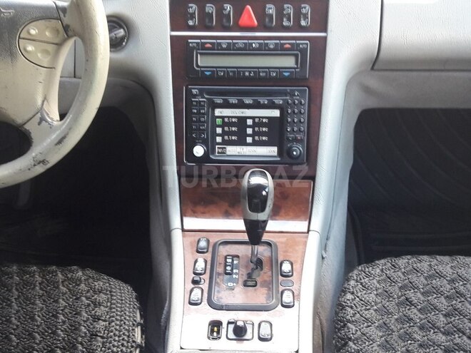 Mercedes E 220 2002, 265,600 km - 2.2 l - Bakı