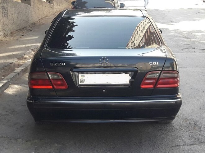 Mercedes E 220 2002, 265,600 km - 2.2 l - Bakı