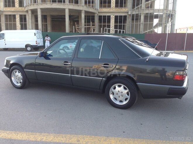 Mercedes E 230 1993, 345,000 km - 2.3 l - Sumqayıt