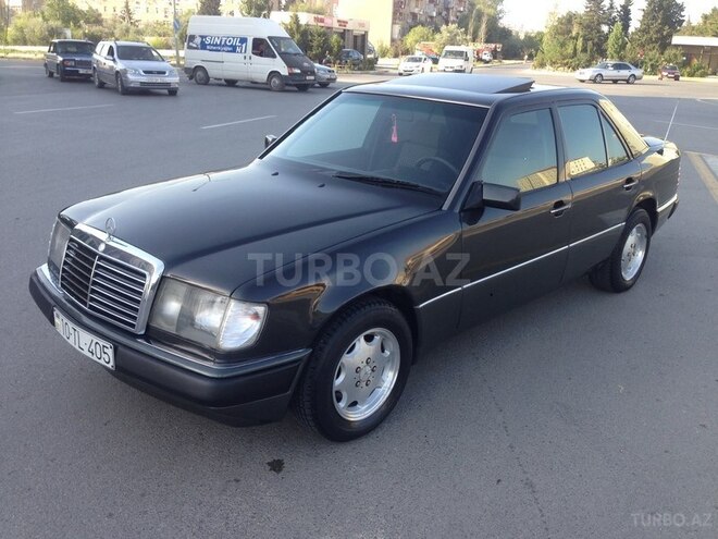 Mercedes E 230 1993, 345,000 km - 2.3 l - Sumqayıt