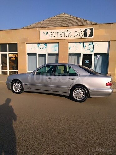 Mercedes E 240 2001, 218,100 km - 2.4 l - Biləsuvar