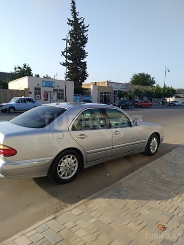 Mercedes E 240 2001, 218,100 km - 2.4 l - Biləsuvar