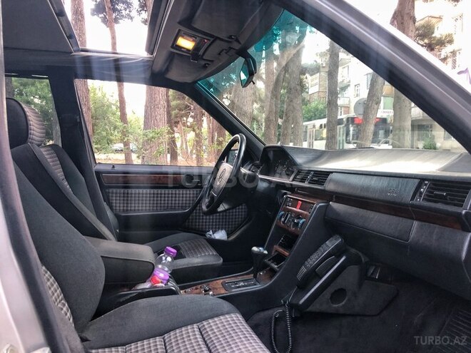Mercedes E 220 1995, 385,000 km - 2.2 л - Bakı