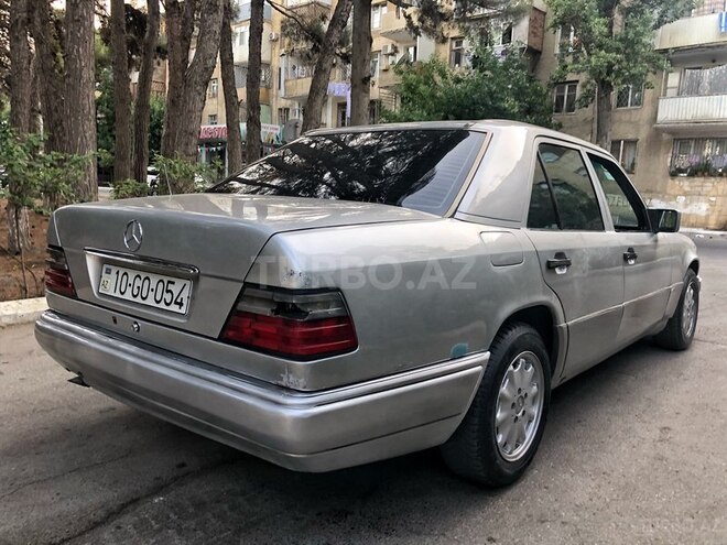 Mercedes E 220 1995, 385,000 km - 2.2 л - Bakı