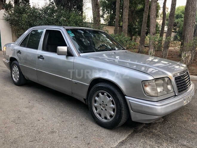 Mercedes E 220 1995, 385,000 km - 2.2 л - Bakı