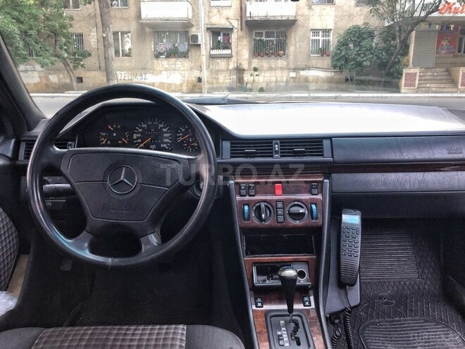 Mercedes E 220 1995, 385,000 km - 2.2 л - Bakı