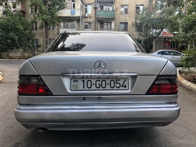 Mercedes E 220 1995, 385,000 km - 2.2 л - Bakı