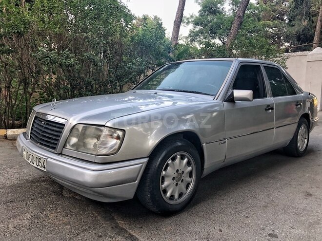 Mercedes E 220 1995, 385,000 km - 2.2 л - Bakı