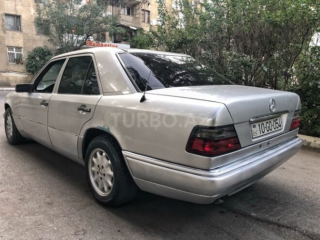 Mercedes E 220 1995, 385,000 km - 2.2 л - Bakı