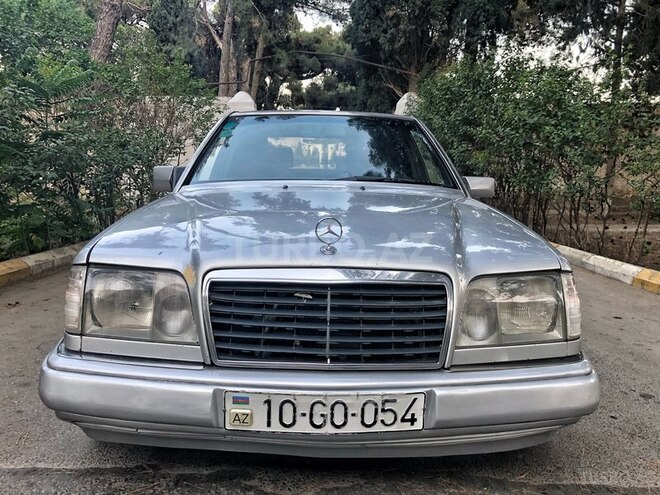 Mercedes E 220 1995, 385,000 km - 2.2 л - Bakı
